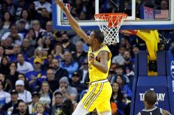 库里狂砍杜兰特分，险胜迎来新赛季高光！