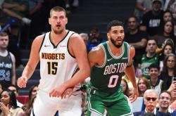 西亚卡姆三巨头联手，约基奇得分突破，凯尔特人冲击季后赛！