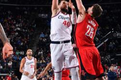 格林惊艳全场，快船助攻爆棚，复出首战轰40分逆转取胜！